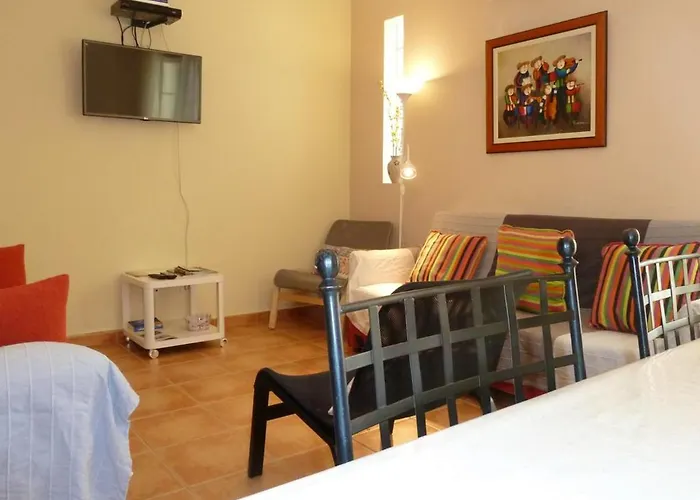 Charming House In Nova De Cacela With Garden Hébergement de vacances Vila Nova de Cacela