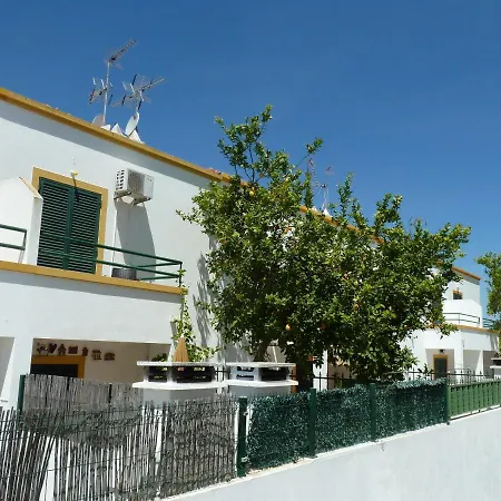 Semesterbostad Charming House In Nova De Cacela With Garden Vila Nova de Cacela