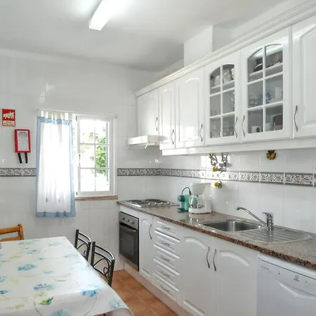 Charming House In Nova De Cacela With Garden Feriehus